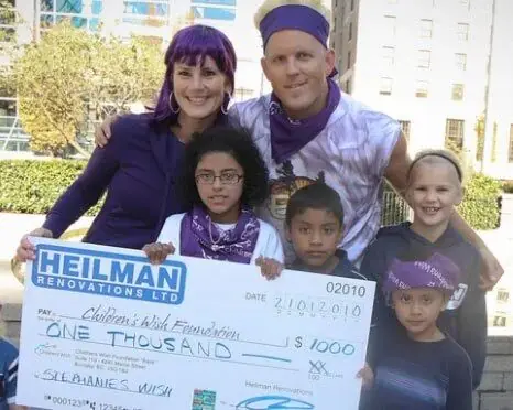 Joey and a family holding a Heilman Renovations cheque for the Children's Wish Foundation